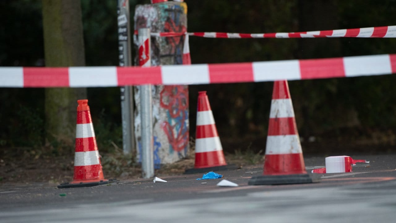 Am Tempelhofer Feld wurde der Mann durch Schüsse lebensgefährlich verletzt. Am Tempelhofer Feld wurde der Mann durch Schüsse lebensgefährlich verletzt.