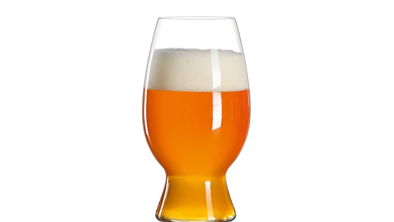 Biere mit Hefearomen wie das Weißbier sollten aus großen, leicht bauchigen Gläsern getrunken werden.