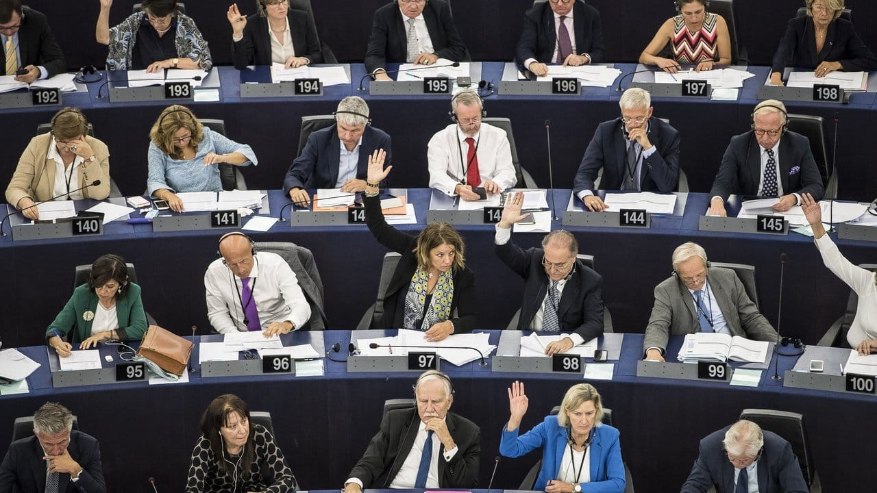 Eine Zwei-Drittel-Mehrheit im Europaparlament stimmte für ein Rechtsstaatsverfahren gegen Ungarn. Eine Zwei-Drittel-Mehrheit im Europaparlament stimmte für ein Rechtsstaatsverfahren gegen Ungarn.