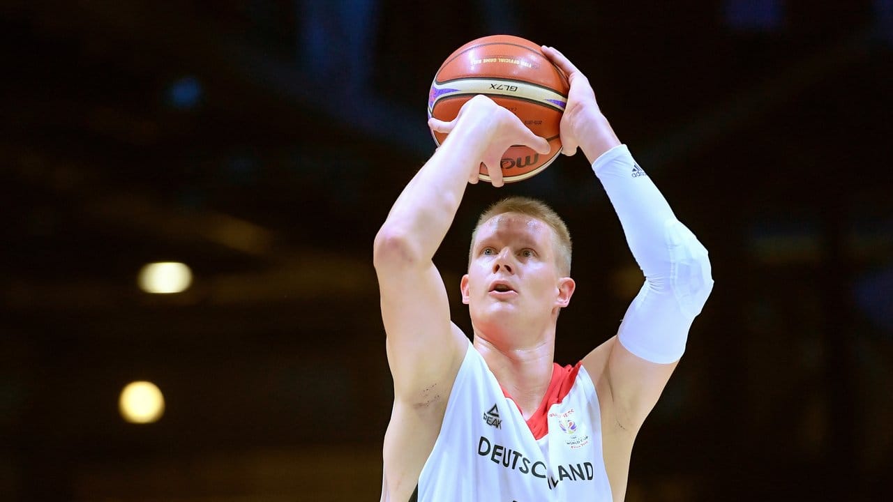 Wird den deutschen Basketballern auch im WM-Qualifikationsspiel in Estland fehlen: Robin Benzing.