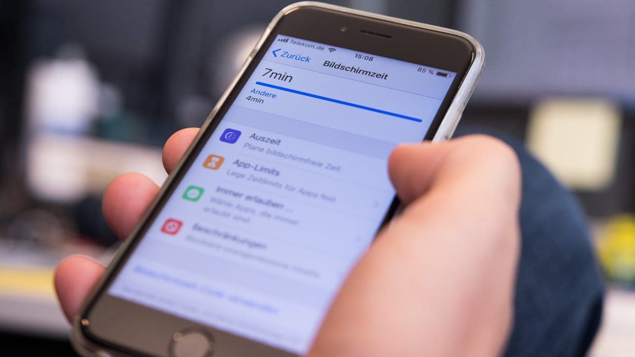 Das neue iOS 12 gibt detaillierte Auskunft über die Nutzung von Telefon und Apps - und erlaubt das Einstellen von Zeitkonten für einzelne Tätigkeiten.