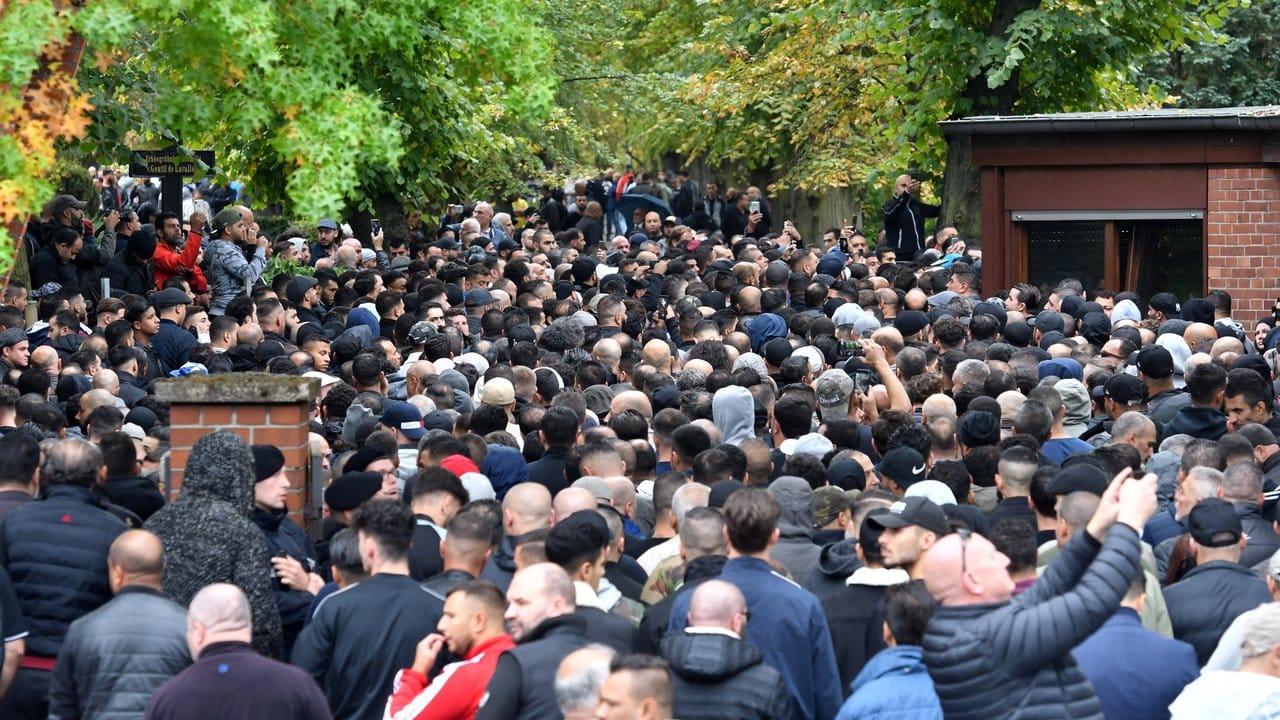 Bis zu 2000 Trauergäste kamen zur Beerdigung von Nidal R.