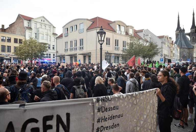 Teilnehmer der Kundgebung «Der extremen Rechten entgegentreten».
