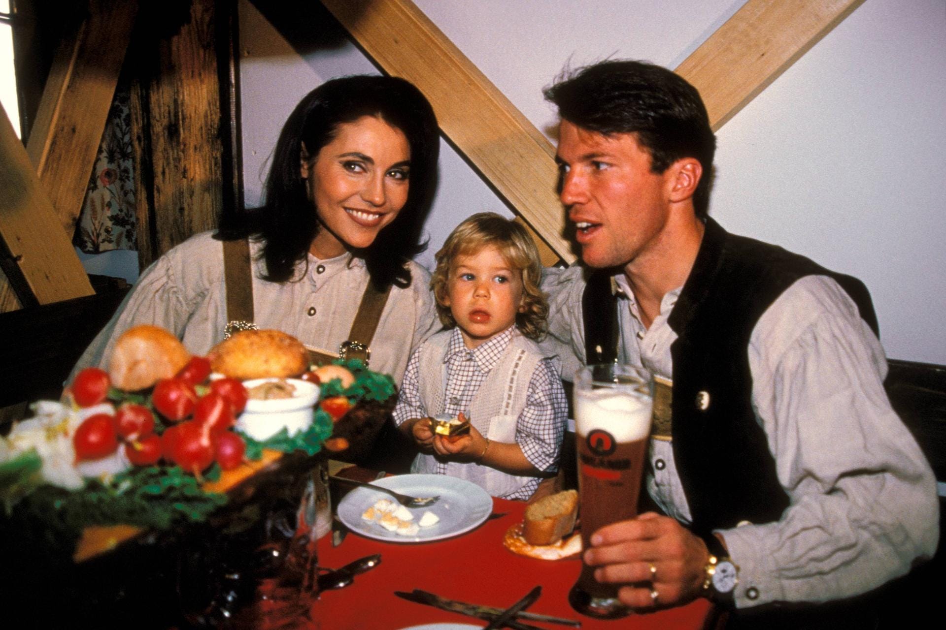 Glück im zweiten Anlauf: 1994 heiratete Lothar Matthäus die Schweizerin Lolita Morena. Zwei Jahre zuvor wurde ihr gemeinsamer Sohn Loris geboren.