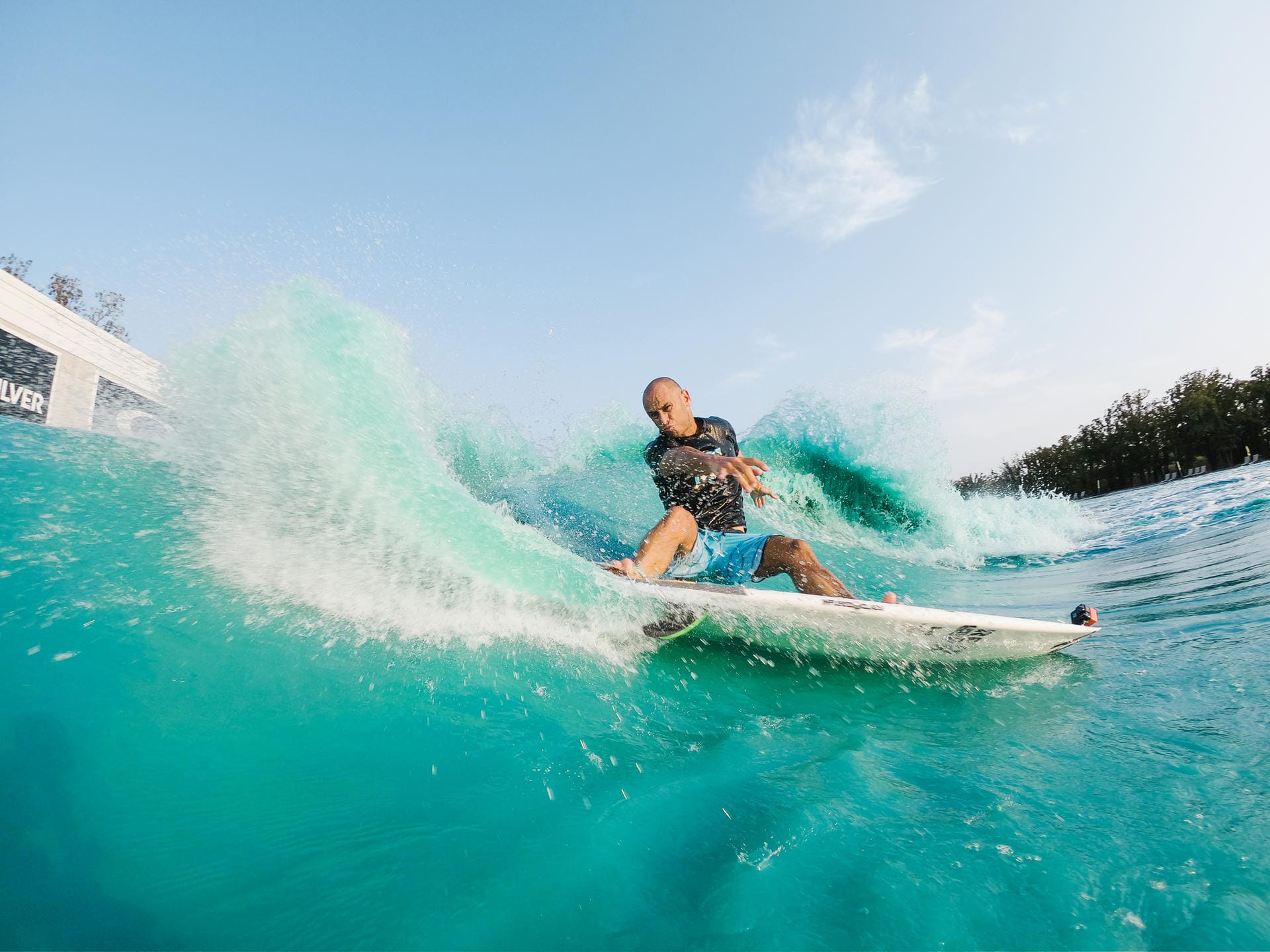 Surfer mit einer GoPro