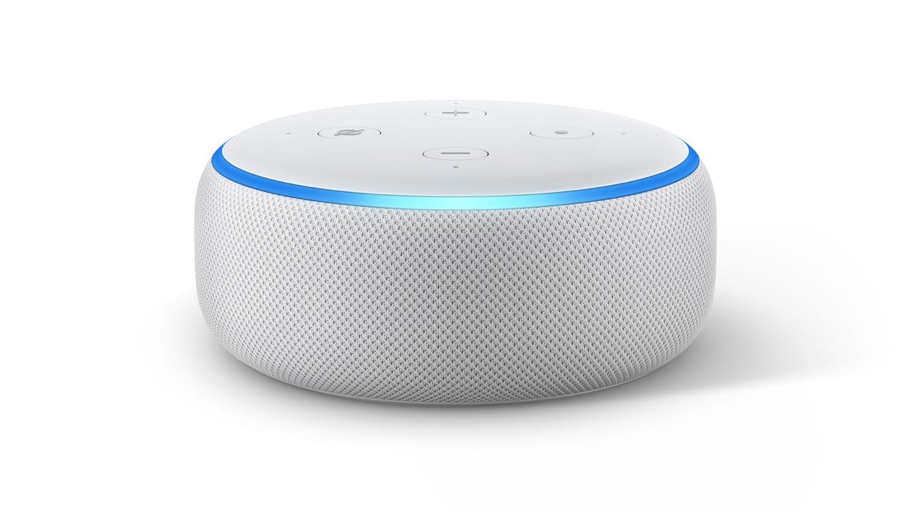 Weniger Plastik: Dem neuen Echo Dot (60 Euro) hat Amazon rundherum eine Stoffbespannung spendiert.