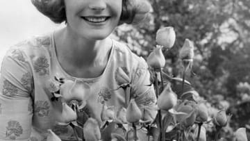 Jugendliche Leichtigkeit: Romy Schneider wurde als deutsche Shirley Temple gefeiert und bezauberte mit ihrer mädchenhaften Art und ihrem schüchternen Lächeln.