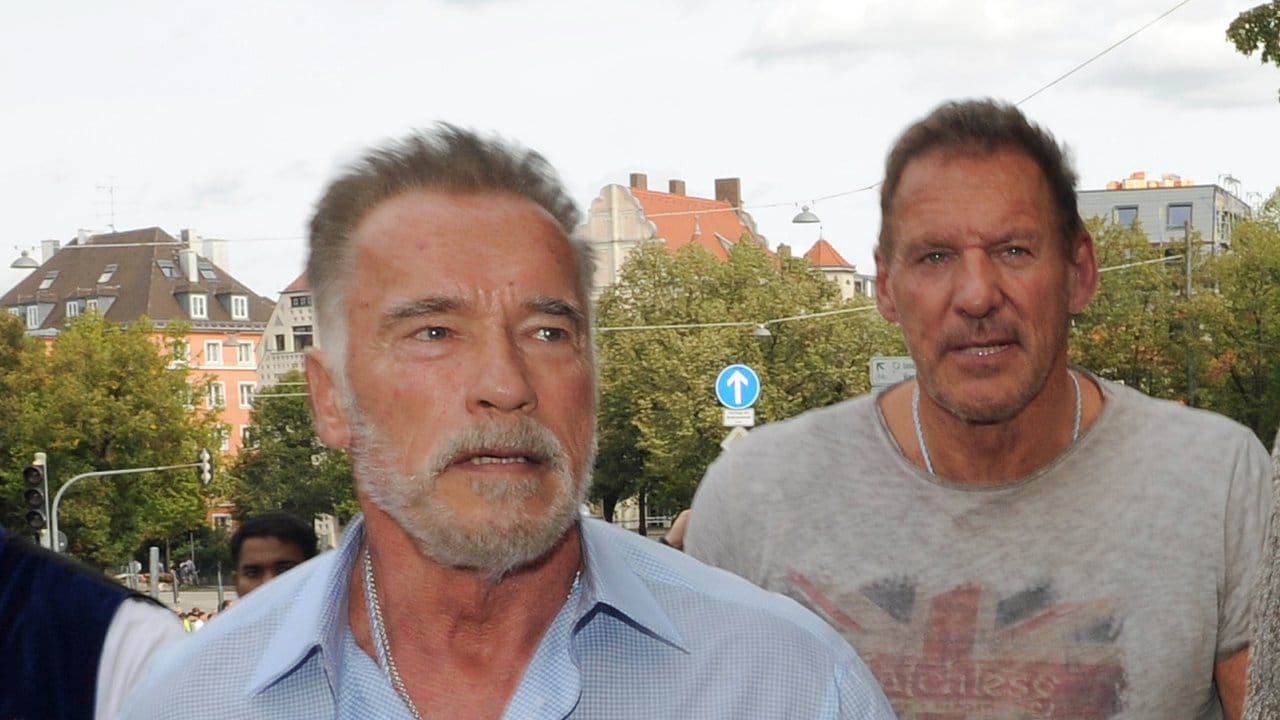 Zwei Hünen auf der Wiesn: Arnold Schwarzenegger (l) und Ralf Möller.