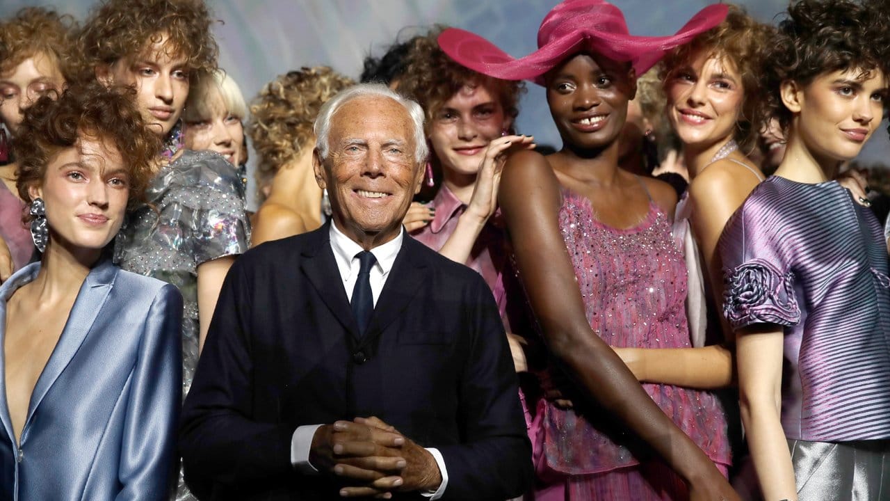 Zum Ende der Modewoche schwelgte Giorgio Armani in Mustern und Farben.
