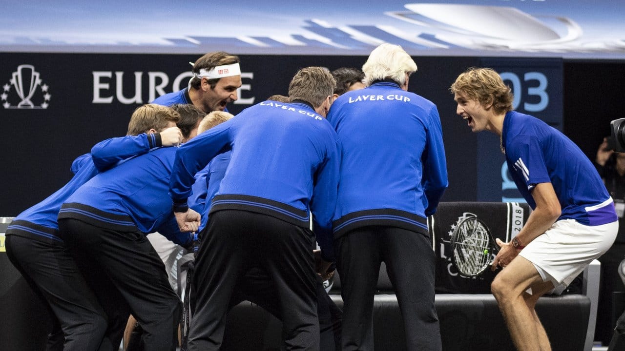 Das Team Europa mit Alexander Zverev (r) feiert in Chicago den Gewinn des Laver Cups.