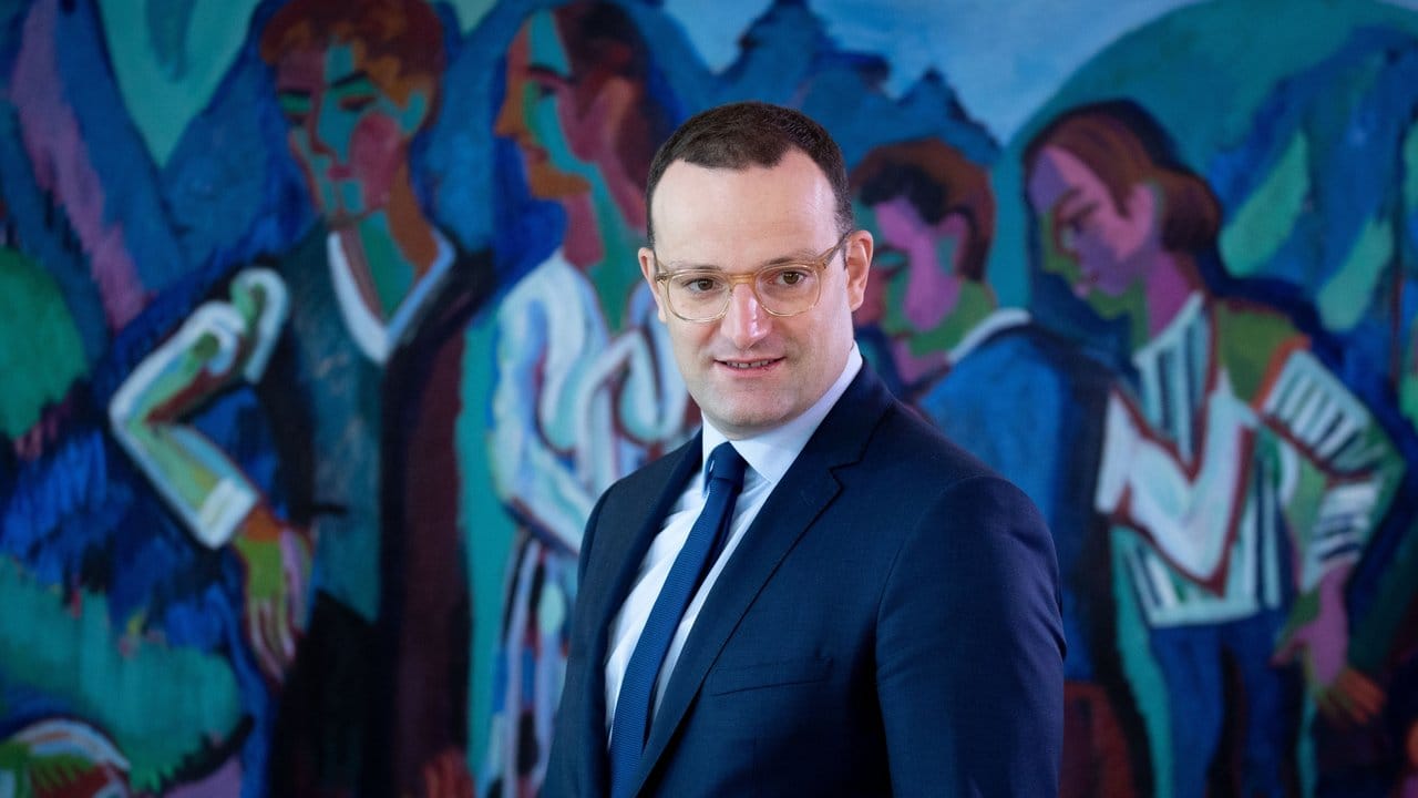 Bundesgesundheitsminister Jens Spahn kommt zur Kabinettssitzung in Berlin. Bundesgesundheitsminister Jens Spahn kommt zur Kabinettssitzung in Berlin.