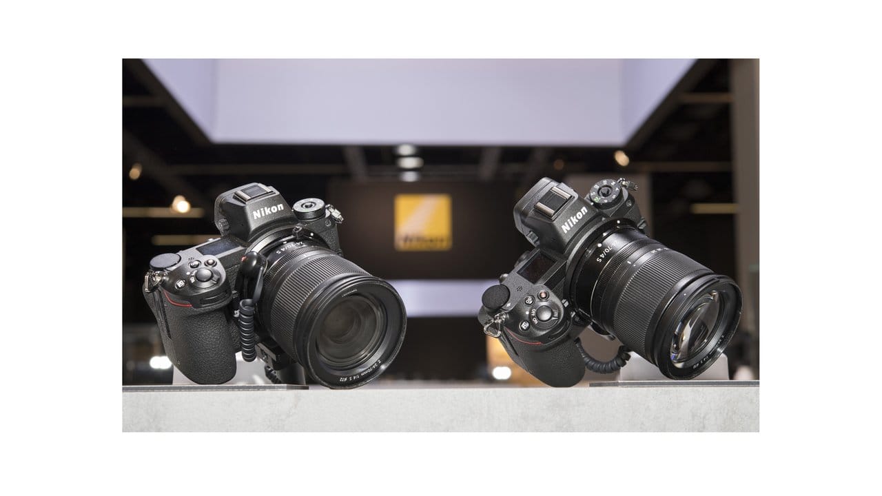 Nikons erste Vollformat-Systemkameras Z7 (l) und Z6 (r) können Photokina-Besucher bereits ausprobieren.