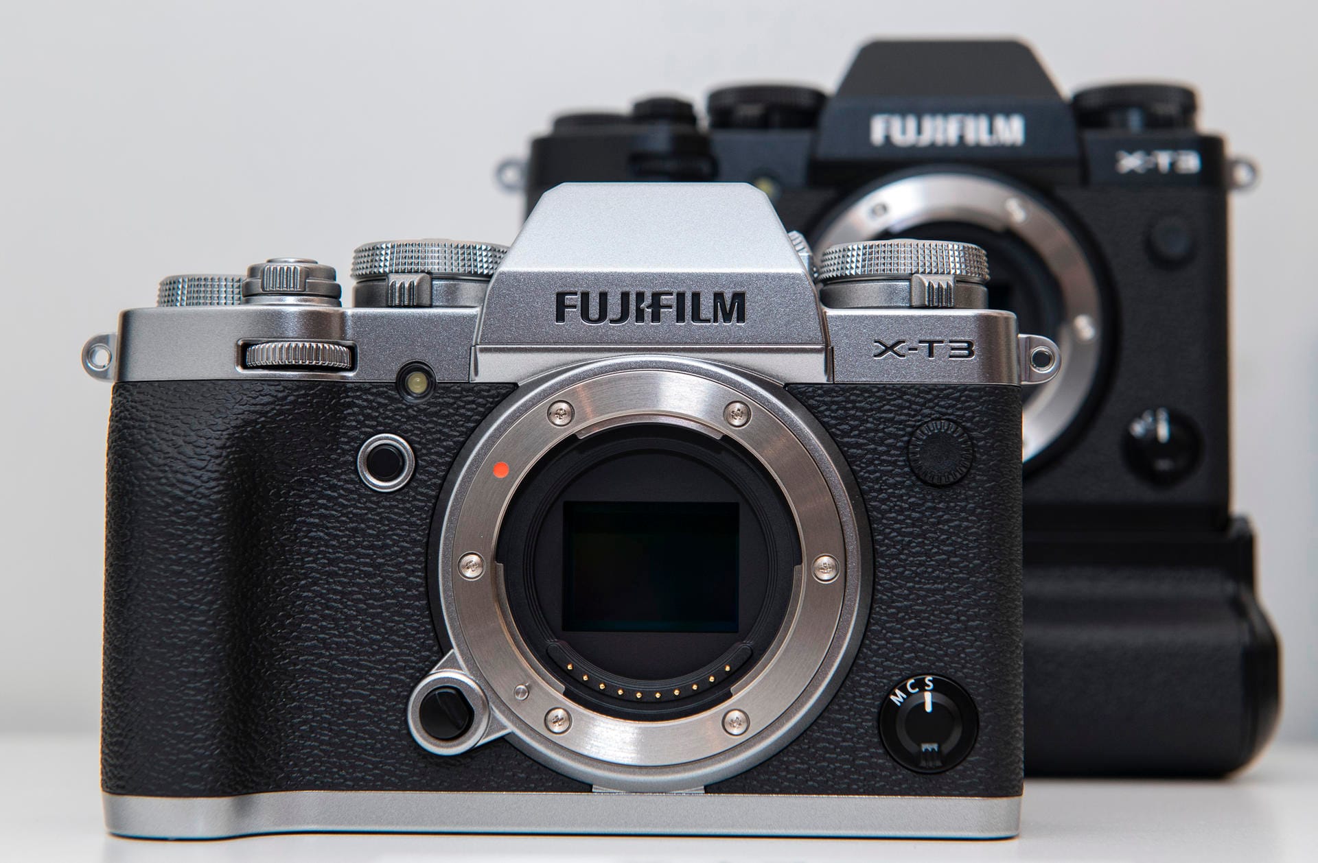 Gewohnt Retro: die Fujifilm X-T3 mit neu entwickeltem APS-C-Sensor.