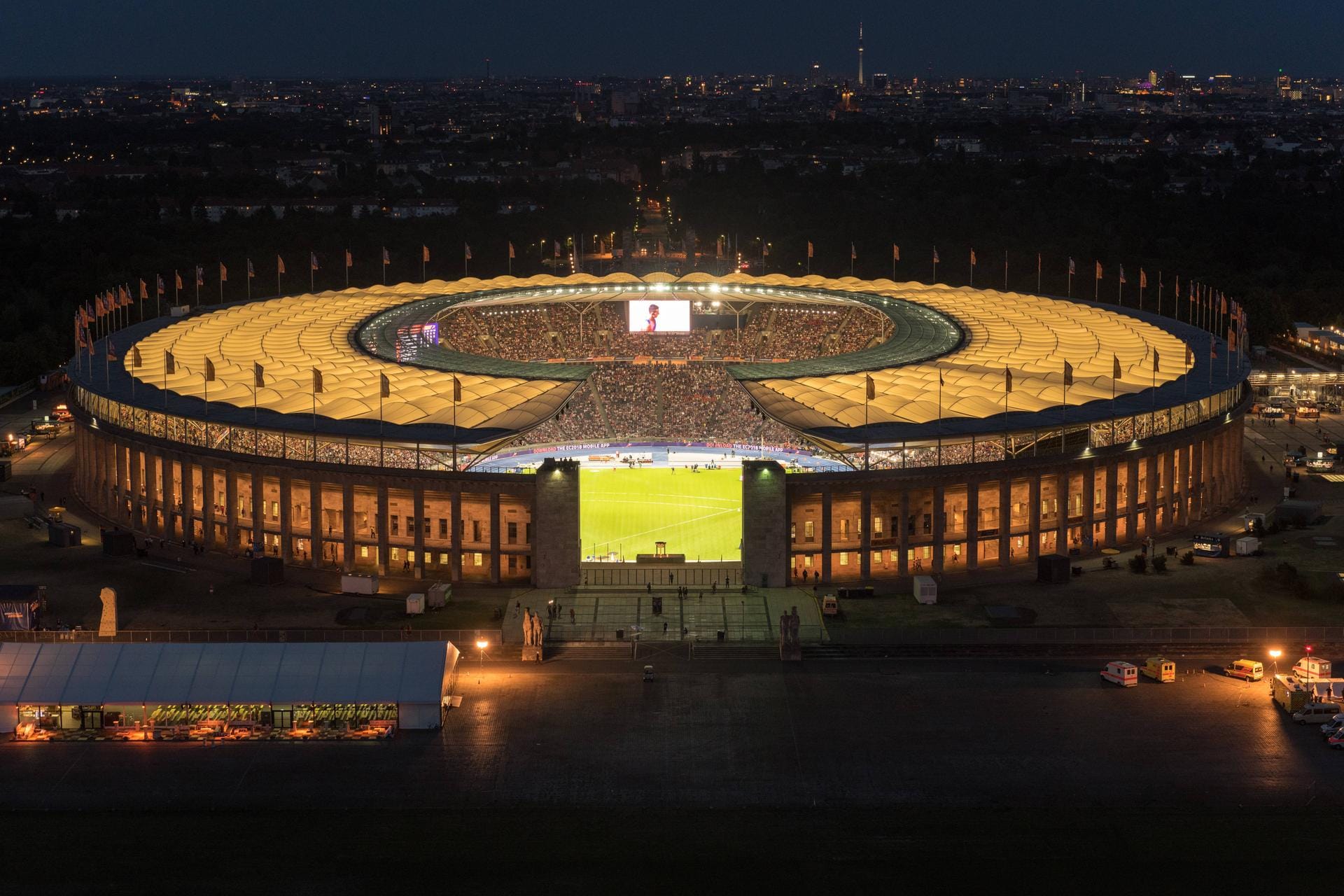 Das Olympiastadion Berlin (74.475 Plätze).