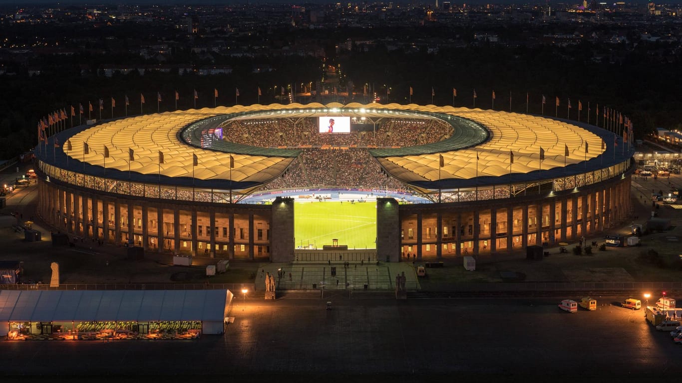 Das Olympiastadion Berlin (74.475 Plätze).