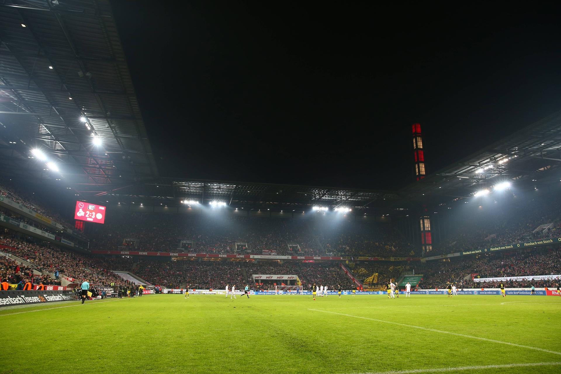 Das Rhein-Energie-Stadion in Köln (ca. 49.900).