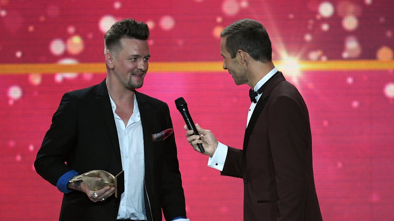 Moderator Kai Pflaume plaudert mit Preisträger Ben Zucker. Moderator Kai Pflaume plaudert mit Preisträger Ben Zucker.
