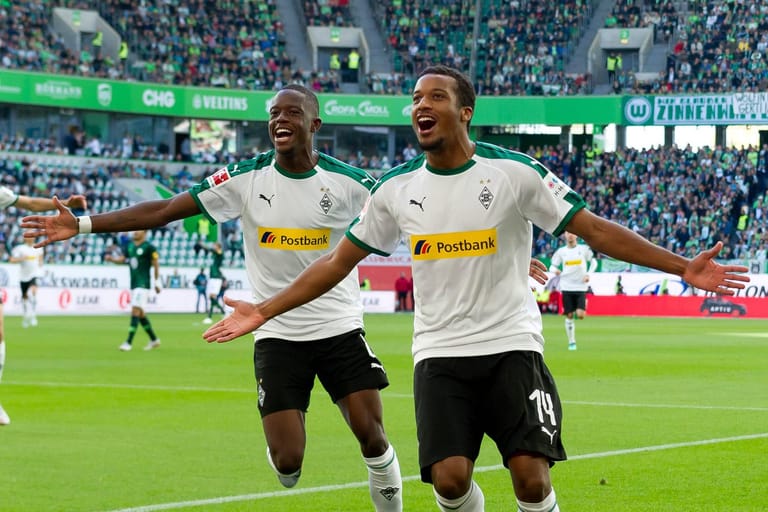 Nächstes Tor für Gladbach: 23-Mio.-Einkauf Alassane Plea (r.) nach dem 1:0 beim VfL Wolfsburg.