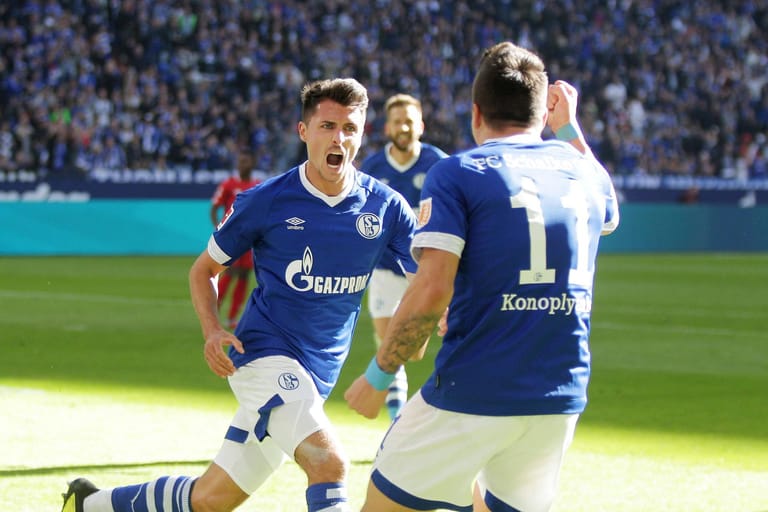 Erstmal aufatmen beim FC Schalke: Alessandro Schöpf und Yevhen Konoplyanka nach dem Tor zum 1:0 gegen Mainz.
