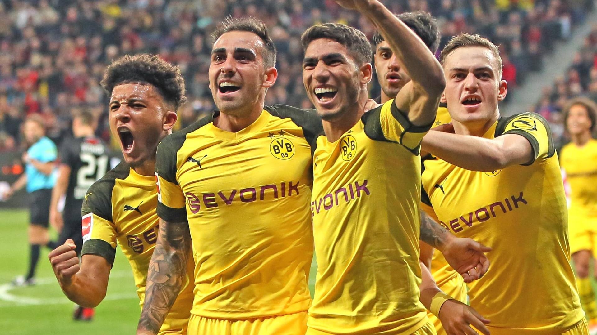 Dortmund hat das Topspiel gedreht: Die Stars um Doppel-Torschütze Alcacer (2.v.l.) jubeln.