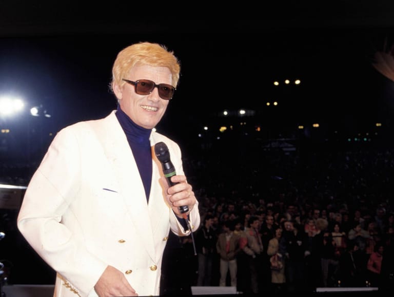 1990: Heino trägt noch immer seine Erkennungsmerkmale – blonde Haare und schwarze Brille.
