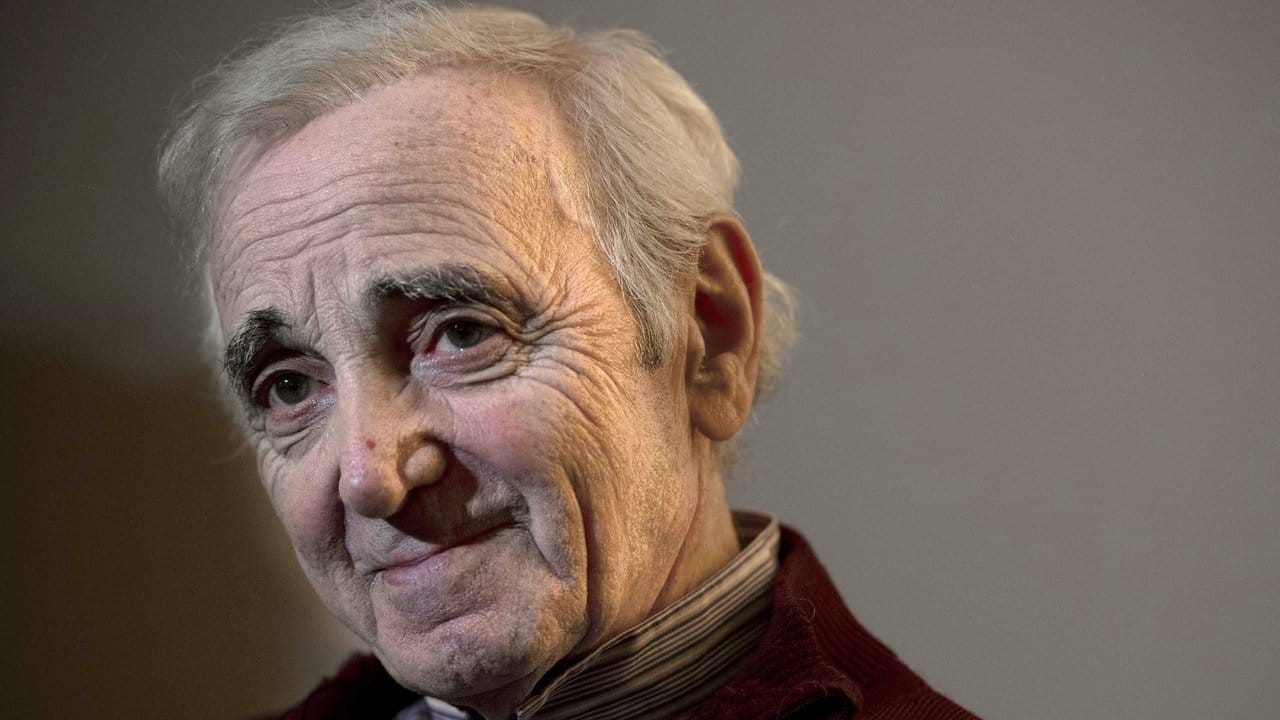 Der französische Sänger Charles Aznavour starb im Alter von 94 Jahren. Der französische Sänger Charles Aznavour starb im Alter von 94 Jahren.