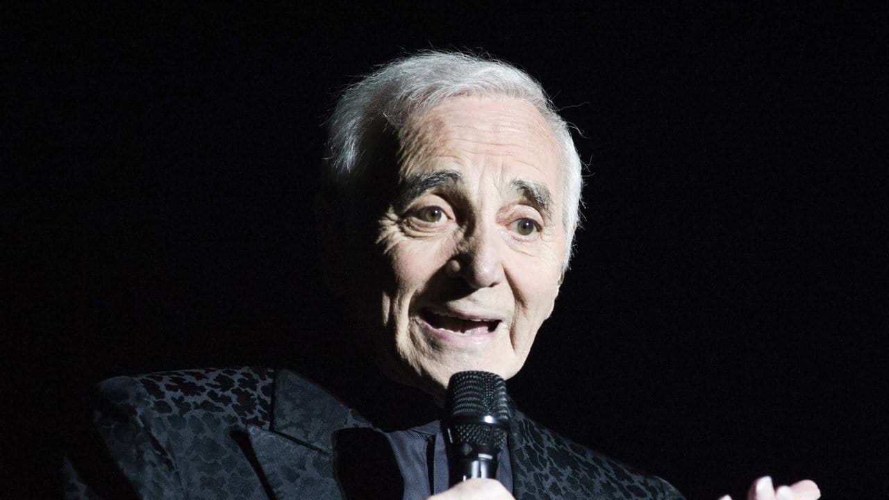 Charles Aznavour bei einem Konzert in Madrid 2015. Charles Aznavour bei einem Konzert in Madrid 2015.