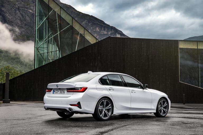 Kein Hybrid, kein Elektro: Zum Start des 3er im März 2019 bietet BMW lediglich drei Diesel und zwei Benziner an.