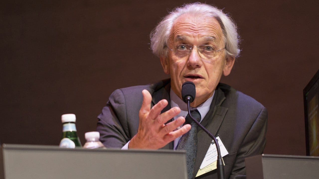 Einer der Preisträger: Gerard Mourou. Einer der Preisträger: Gerard Mourou.