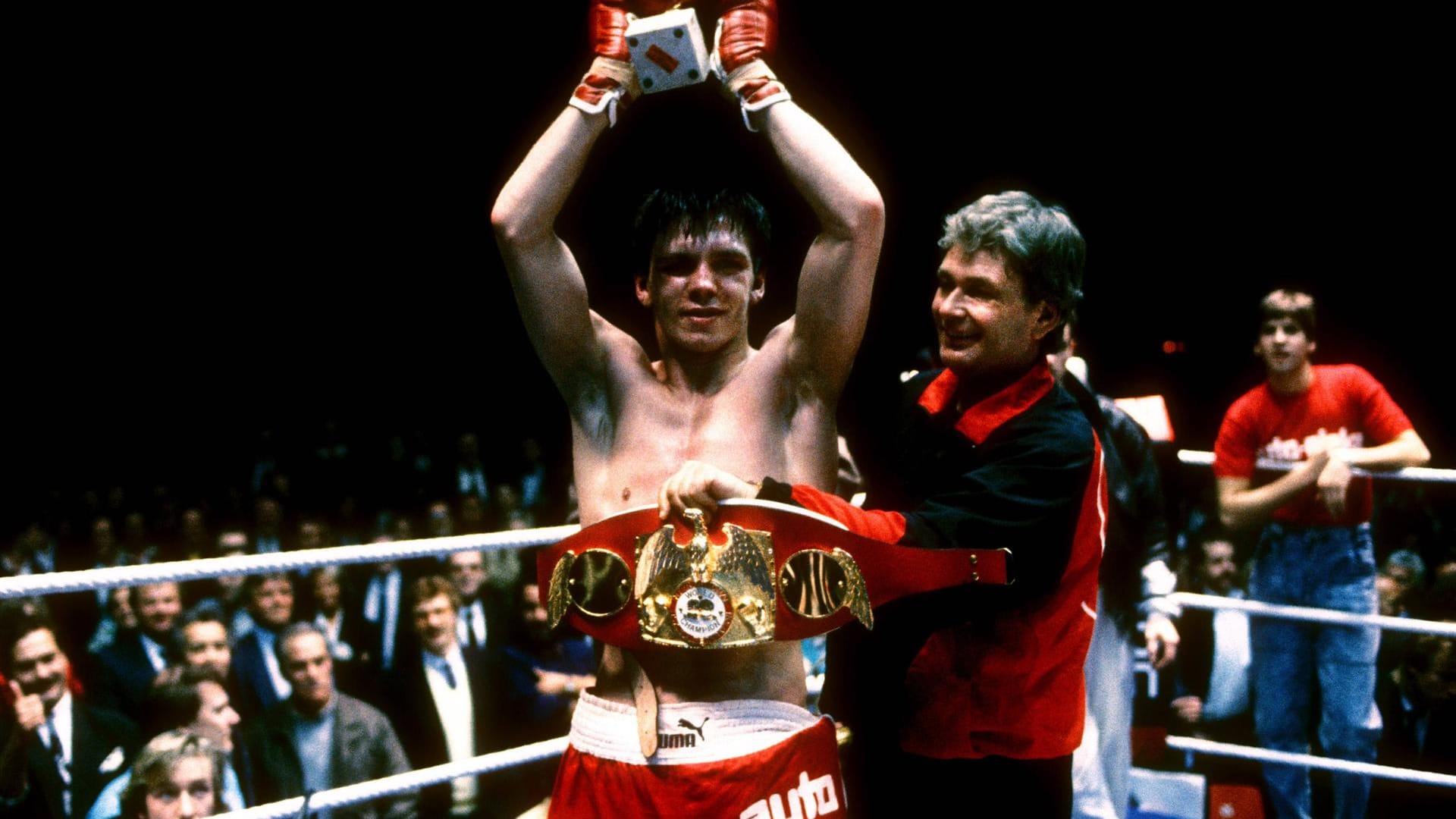 Graciano Rocchigiani holt im März 1988 in Düsseldorf gegen Vincent Boulware seinen ersten WM-Titel.