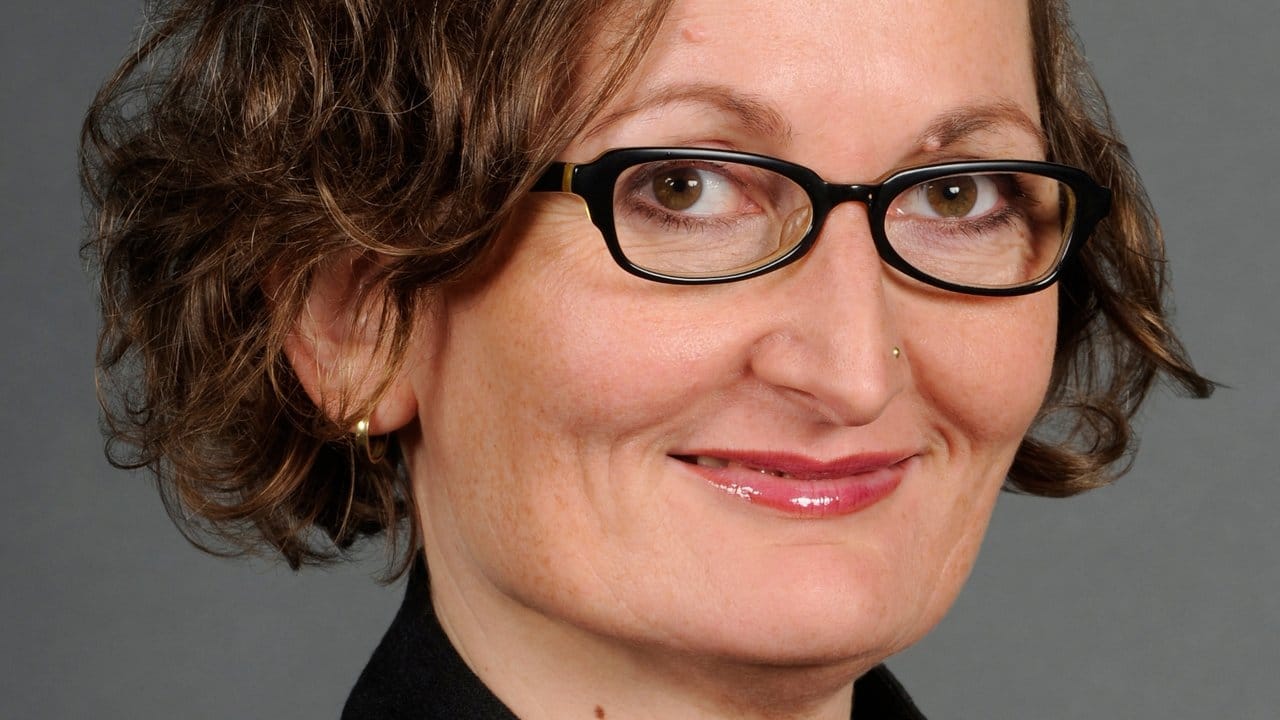Karin Baur schreibt als Redakteurin bei der Zeitschrift Finanztest über Geldanlagethemen. Karin Baur schreibt als Redakteurin bei der Zeitschrift Finanztest über Geldanlagethemen.