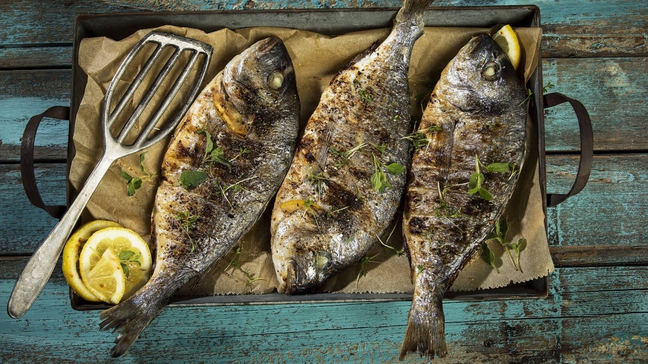 Fisch ist sowohl in der Mittelmeerküche als auch in der nordischen Küche zuhause.