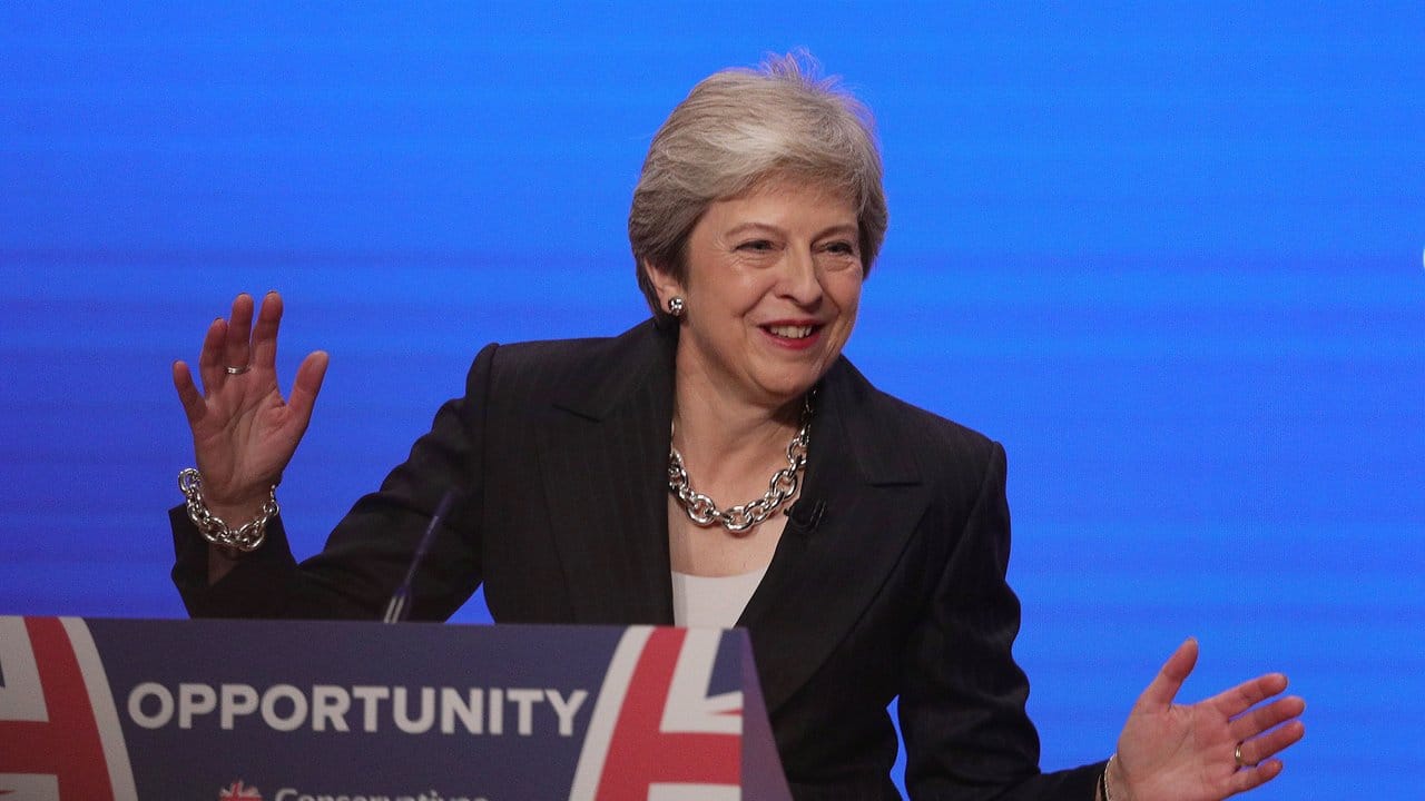Theresa May spricht auf dem Parteitag der Konservativen Partei im International Convention Centre in Birmingham.