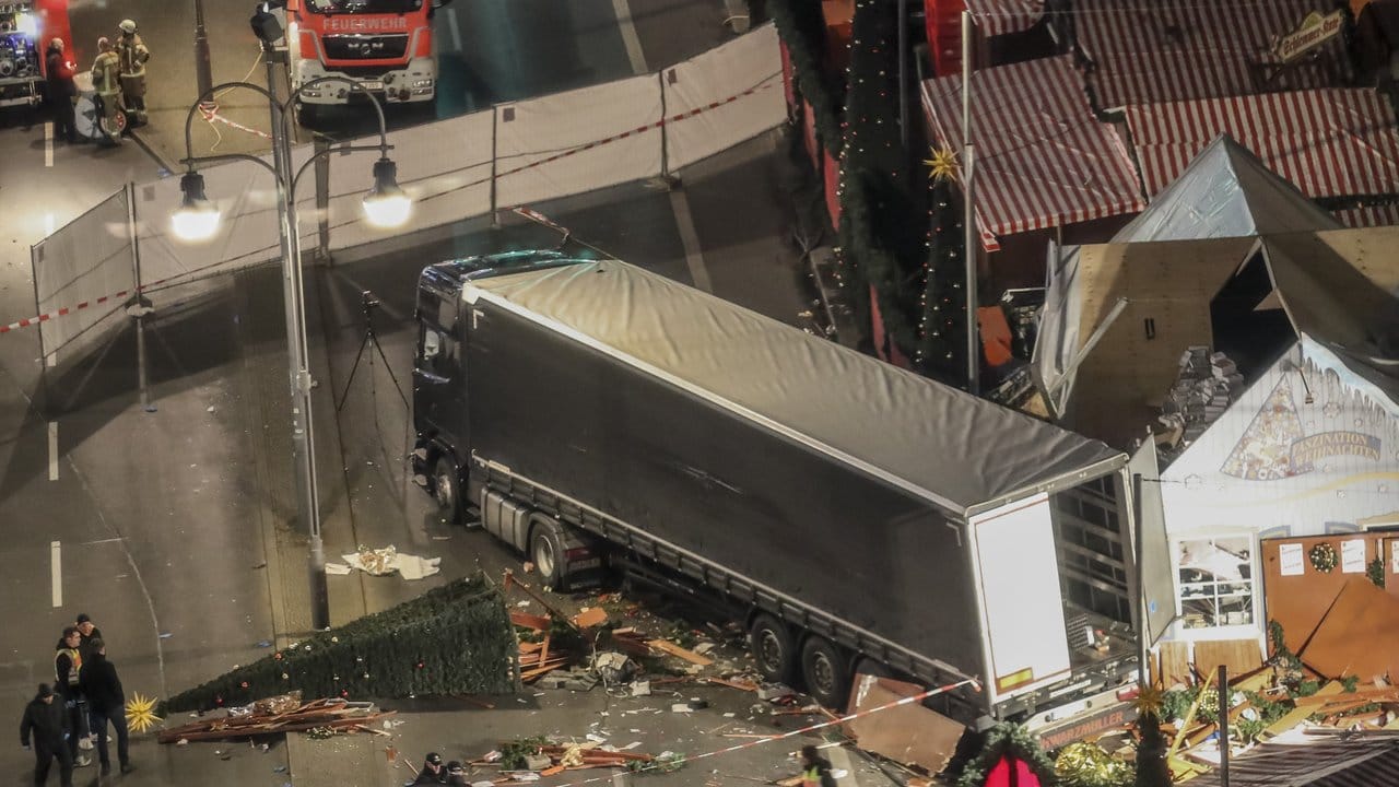 Der von Amri gekaperte Lkw auf dem Weihnachtsmarkt am Breitscheidplatz in Berlin.