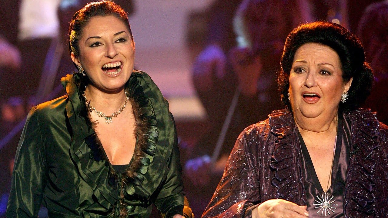 Montserrat Caballé (r) und ihre Tochter Montserrat Marti in den ZDF-Spendengala "Die schönsten Weihnachtshits" 2006.