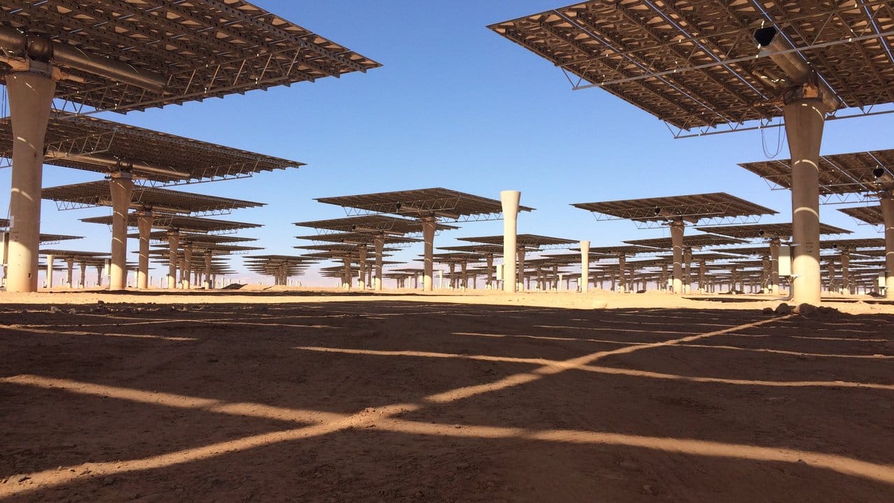 Zukunftsmodell? Bei Ouarzazate in Marokko entsteht der größte Solarkraft-Komplex der Welt.