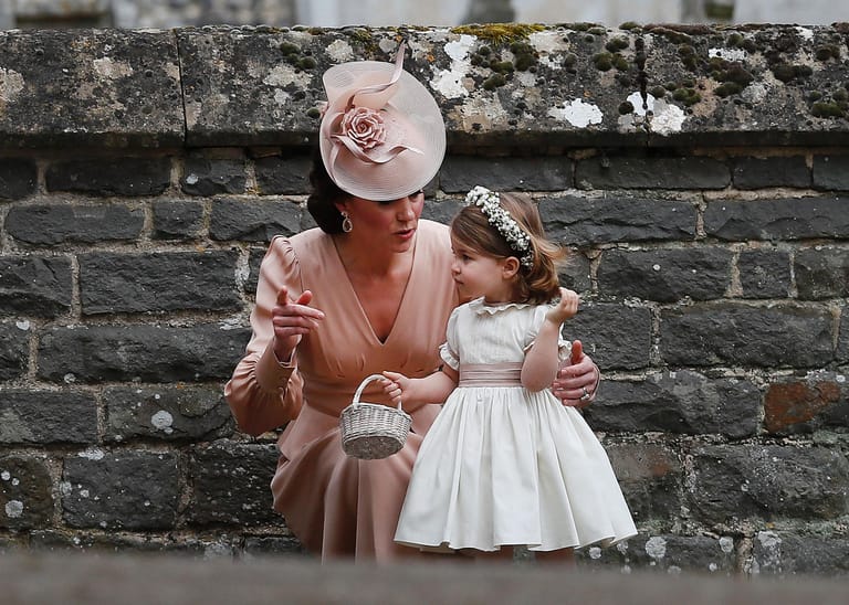 Ein gern fotografiertes Duo: Kate und Charlotte bei der Hochzeit von Pippa Middleton im Mai 2017.