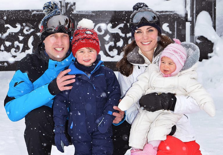 Familienfoto im Schnee: Die Cambridges grüßen aus dem Skiurlaub.
