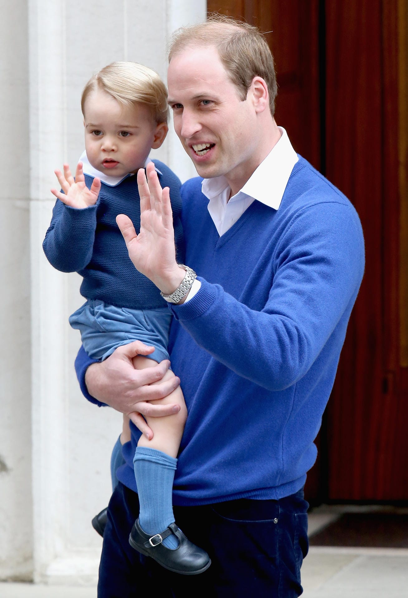 2. Mai 2015: George und William besuchen das neugeborene Familienmitglied Charlotte im Lindo Wing des St. Mary's Hospital in London.