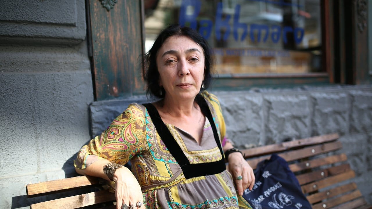 Ana Kordzaia-Samadaschwili pendelt zwischen Deutschland und Georgien - und hat so unterschiedliche Autoren in ihre Muttersprache übersetzt.