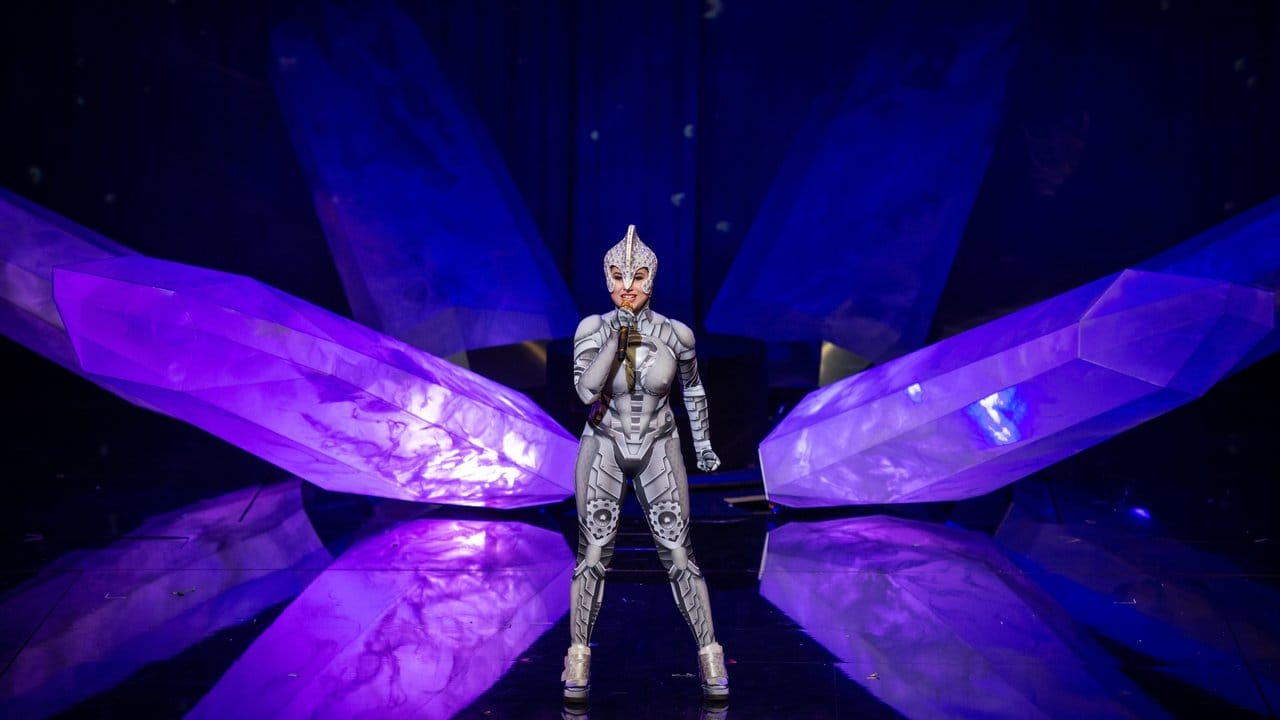 Sängerin Devi-Ananda Dahm in der Show "Vivid" im Friedrichstadt-Palast". Sängerin Devi-Ananda Dahm in der Show "Vivid" im Friedrichstadt-Palast".