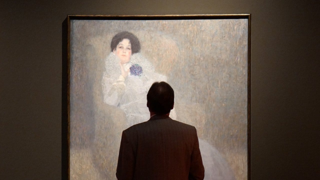 Das Bild "Marie Henneberg" (1901/02) von Gustav Klimt in der Ausstellung "Der Zauberer aus Wien". Das Bild "Marie Henneberg" (1901/02) von Gustav Klimt in der Ausstellung "Der Zauberer aus Wien".
