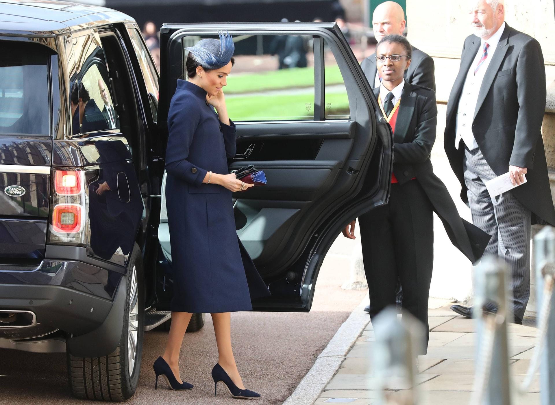 12. Oktober 2018: Zur Hochzeit von Prinzessin Eugenie erschien Herzogin Meghan in einem blauen Mantel, der erneut für Spekulationen sorgte.