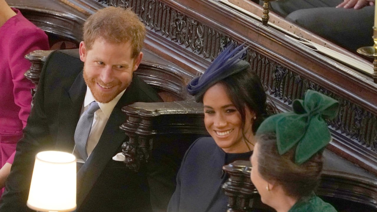 Prinz Harry (l-r) und seine Frau Herzogin Meghan neben Prinzessin Anne bei der Hochzeit von Prinzessin Eugenie und Jack Brooksbank. Prinz Harry (l-r) und seine Frau Herzogin Meghan neben Prinzessin Anne bei der Hochzeit von Prinzessin Eugenie und Jack Brooksbank.