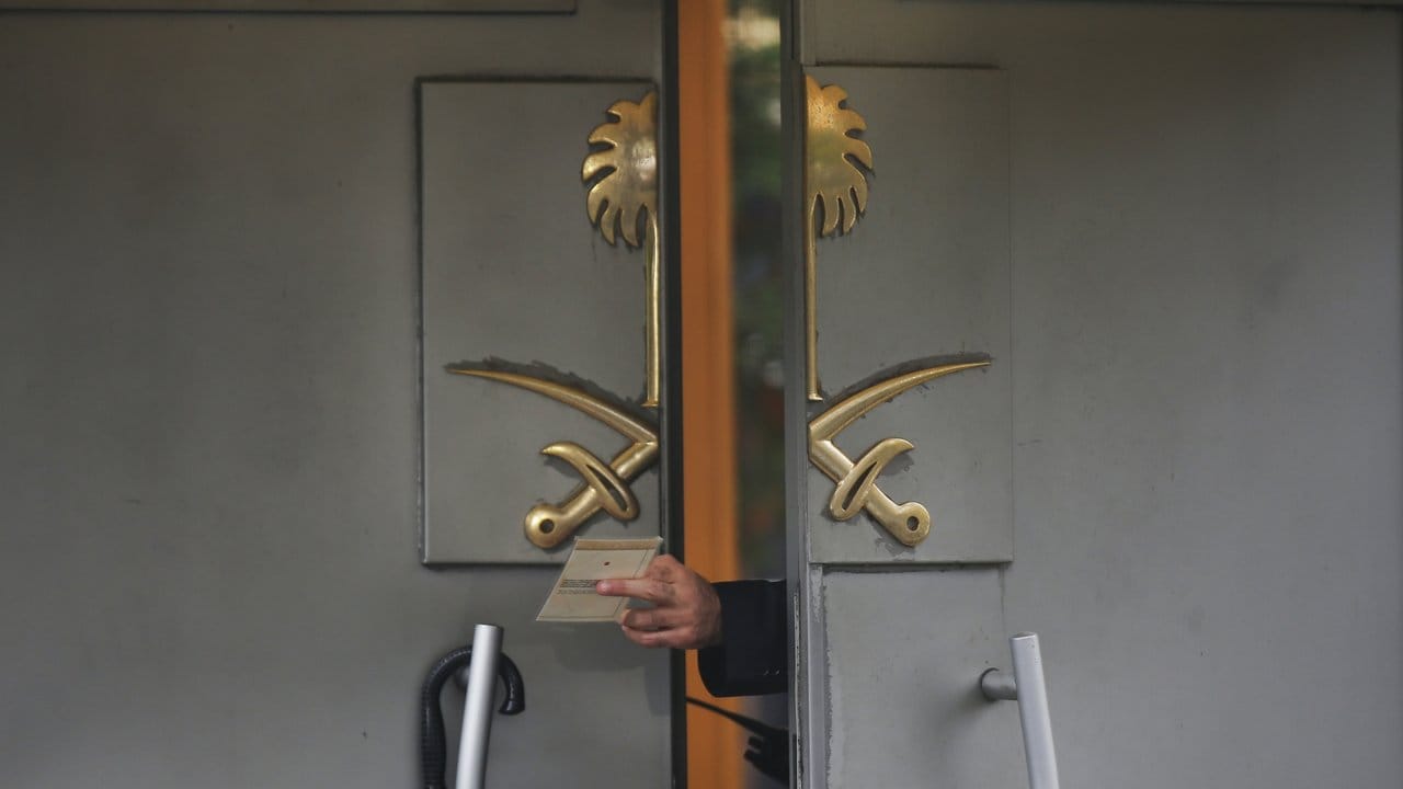 Die Eingangstür des Konsulats von Saudi-Arabien in Istanbul.