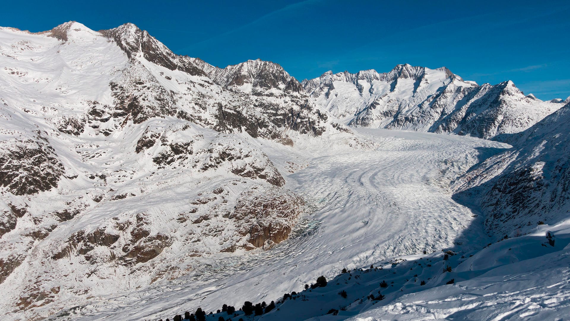 Der Aletschgletscher in der Schweiz ist durch den Hitzesommer stark abgeschmolzen.
