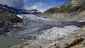 Der Rhonegletscher ist ein Talgletscher im Quellgebiet der Rhone im äußersten Nordosten des Kantons Wallis in den Zentralalpen der Schweiz. Er ist knapp acht Kilometer lang, weist eine durchschnittliche Breite von ungefähr zwei Kilometer auf und bedeckt eine Flaeche von etwa 16 Quadratkilometern.