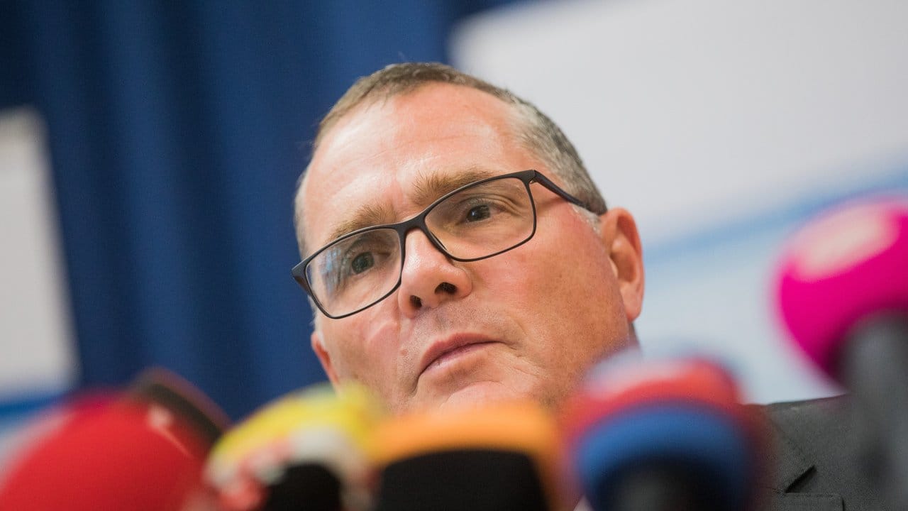 Der Kölner Kripochef Klaus-Stephan Becker: "Der eigentliche Tatplan war offensichtlich eine Brandlegung im McDonald's. Der Kölner Kripochef Klaus-Stephan Becker: "Der eigentliche Tatplan war offensichtlich eine Brandlegung im McDonald's.