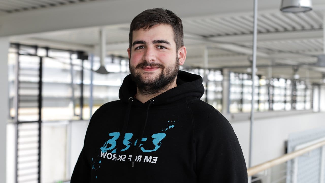 Matteo Cagnazzo ist Wissenschaftlicher Mitarbeiter am Institut für Internet-Sicherheit in Gelsenkirchen. Matteo Cagnazzo ist Wissenschaftlicher Mitarbeiter am Institut für Internet-Sicherheit in Gelsenkirchen.