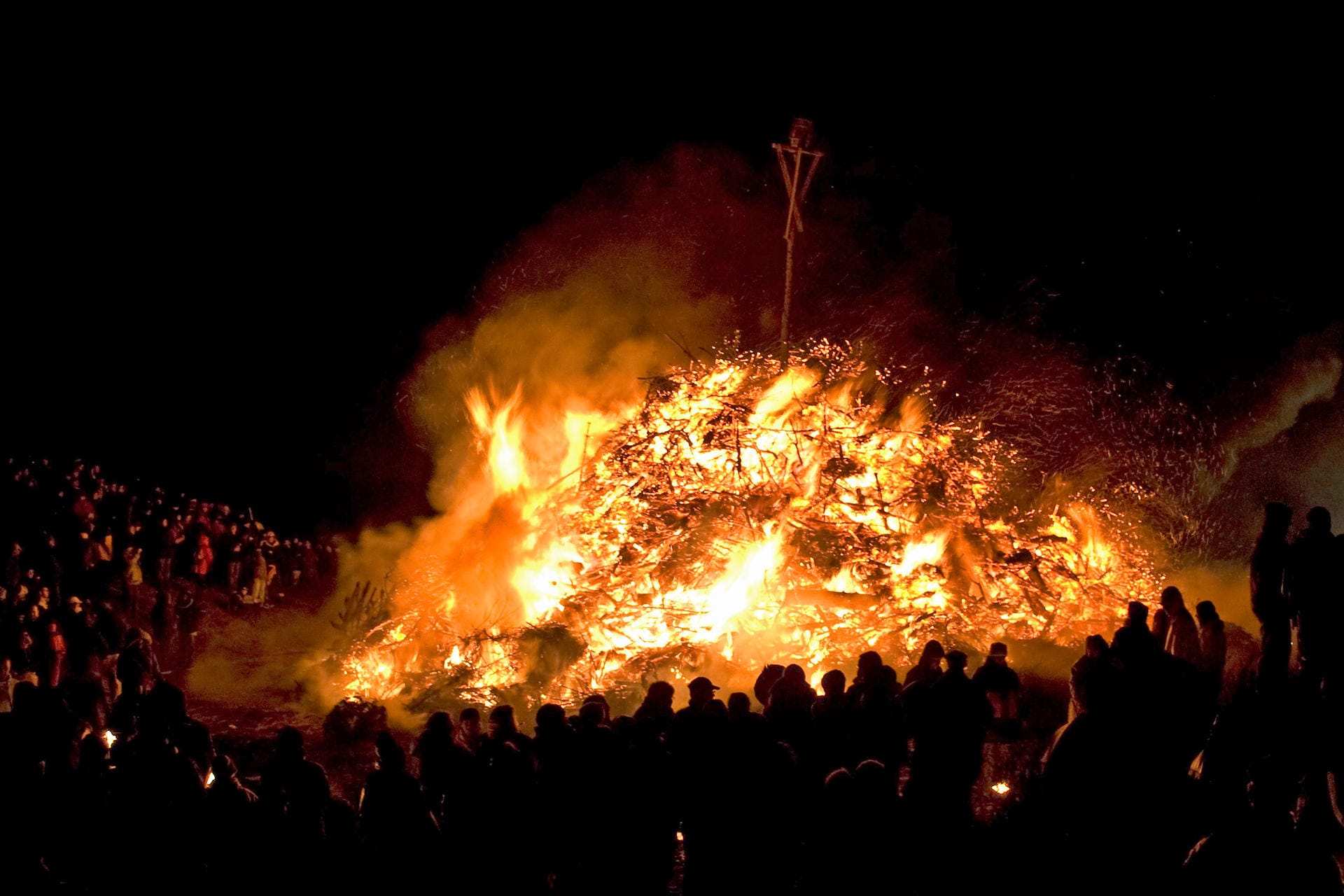 Biikebrennen auf Sylt (Archivbild): Am 21. Februar lodern wieder die Feuer an der Nordsee.